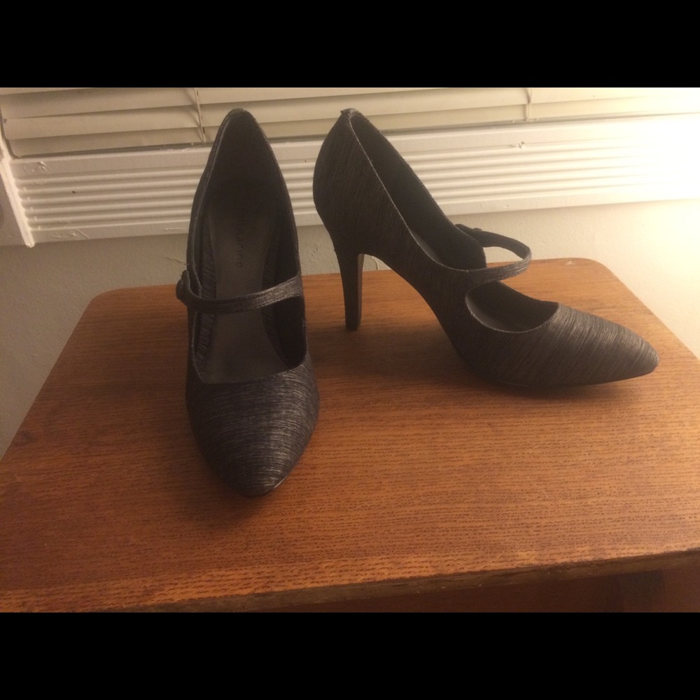 Ann Marino grey pumps (never worn)